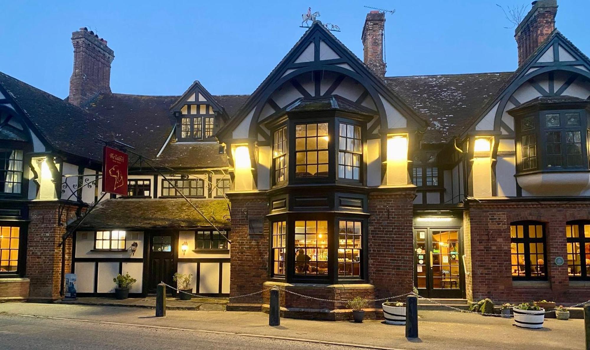 Iwerne Minster The Talbot And Apartment מראה חיצוני תמונה
